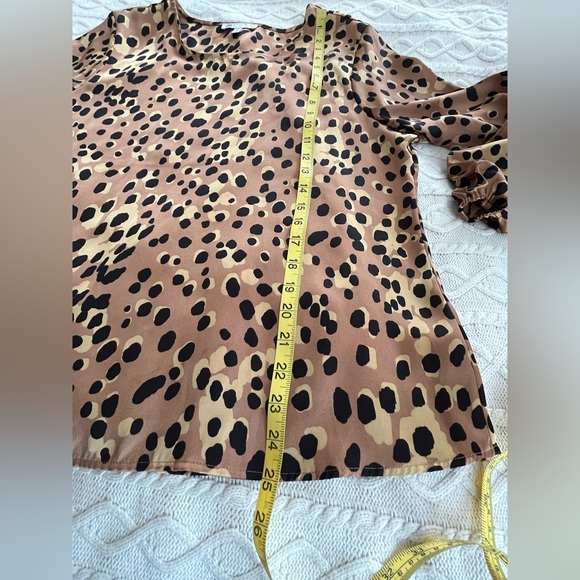 DR2 Designer Satin Tan and Black Pattern Print Blouse Women’s Size Large - Picture 16 of 16